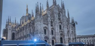No green pass Milano, tensione in piazza Duomo