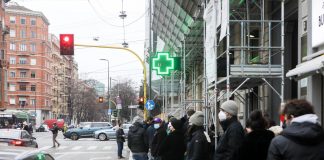 Covid, Iss:”Lombardia a rischio alto”. Crescita contagi in ogni regione, giovani più colpiti