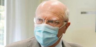 Covid Italia, Galli: “A Natale mascherine anche in casa e niente abbracci”