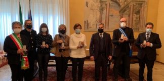 Il Prefetto conferisce le medaglie d’Onore alla memoria dei mantovani internati nei lager