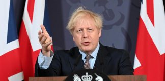 Variante Omicron Gb, Johnson: “No restrizioni per Natale”