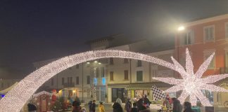 A Suzzara luci e colori illuminano la parata di Natale