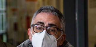 Pregliasco in piazza con i no vax: “Qui per capire”