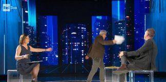 Cartabianca, scontro Scanzi-Contri: “Cercopiteco”, “Cretino” – Video