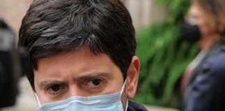 Obbligo vaccinale Ue, Speranza: “Legittima discussione in corso”