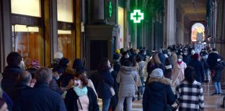 Quarantena covid ridotta per chi ha terza dose, Cts convocato il 29