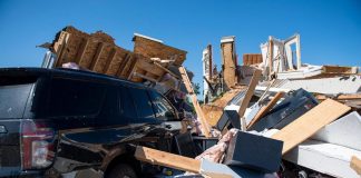Usa, tornado devastano 5 stati: si temono 100 morti