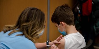Vaccino per i bambini da 5 a 11 anni: da oggi si può prenotare. Dal 16 le inoculazioni con le dosi pediatriche di Pfizer Vaccino Covid, giovedì si parte con i bambini 5-11 anni. 637 le prenotazioni nel mantovano nei primi 4 giorni oggi si può prenotare. Dal 16 le inoculazioni con le dosi pediatriche di Pfizer
