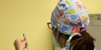 Vaccino, terza dose a fascia 16-17 anni e fragili 12-15 anni