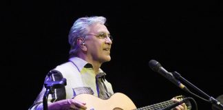 Covid, Caetano Veloso e la moglie positivi
