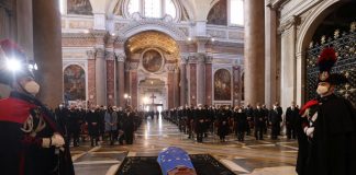 L’ultimo saluto a Sassoli, la moglie “Vita bella finita troppo presto”