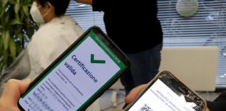 Draghi firma il Dpcm sull’uso del Green Pass in attività commerciali