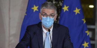 Covid oggi Italia, Brusaferro: “Curva in lieve decrescita”