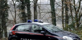 Aosta, pulmino di turisti in un torrente: morto l’autista