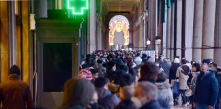 Covid, Bassetti: “Con variante Omicron immunità gregge entro marzo-aprile”