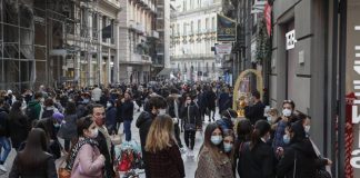 Zona gialla e arancione, regole e regioni a rischio: cosa cambia oggi