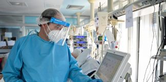 Covid oggi Italia, aumento ricoveri: alcune regioni rischio zona rossa