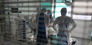 Covid Italia, ricoveri e terapie intensive stabili