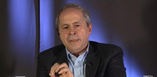 Vaccino ogni 4 mesi? Crisanti: “Non salutare per sistema immunitario”