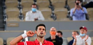 Djokovic no vax, problemi di visto: bloccato in aereo