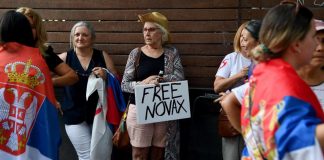 Djokovic no vax, giudice: può restare in Australia fino a lunedì