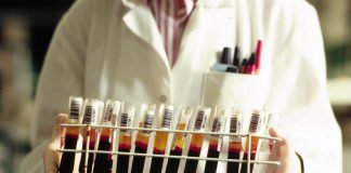 Covid, Avis contro le fake news sul sangue dei vaccinati