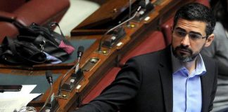 Quirinale, bufera M5S su Fraccaro: “Tratta senza mandato”