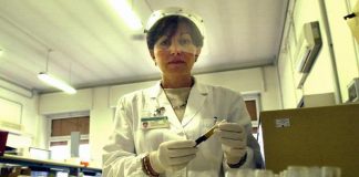 Covid, Gismondo: “Stop tamponifici, pianificare convivenza”