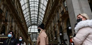 Covid oggi Lombardia, 33.249 contagi e 77 morti. A Milano 10.362 casi