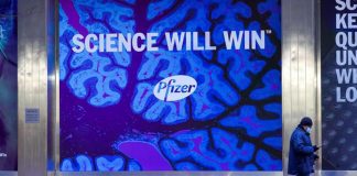 Variante Omicron, Pfizer: “Vaccino pronto a marzo”