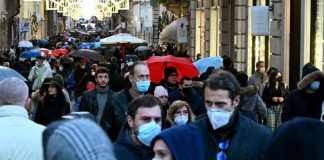 Covid oggi Italia, Ciccozzi: “Fuori dal tunnel in estate”