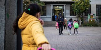 Scuole chiuse o aperte? Cosa dicono gli esperti nel giorno del rientro
