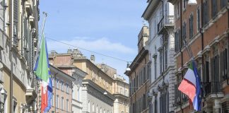 Senato, a convegno con Nobel Parisi spunta video porno