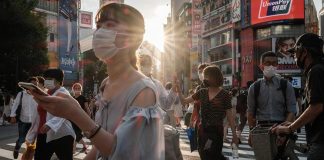 Covid oggi Tokyo, oltre 10mila contagi in un giorno
