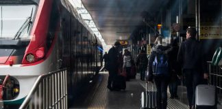 Green pass, si barrica in bagno treno per evitare controllo