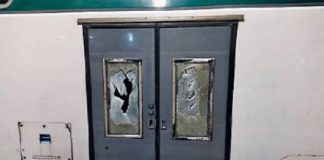 Raid vandalico notturno sui treni diretti a Milano: salta la corsa dei pendolari. Danni per 20.000 euro