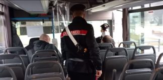 Palpeggiava minorenni sull’autobus: 30enne arrestato per violenza sessuale