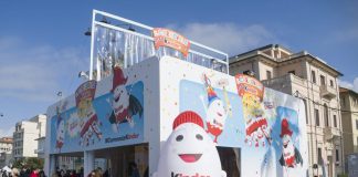 Kinder torna al Carnevale di Viareggio