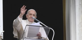 Papa Francesco: “Tacciano le armi, Dio è con gli operatori di pace”