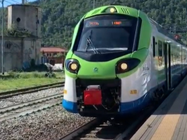 Asola, ubriaco infastidisce i passeggeri del treno, poi se la prende coi Cc: denunciato