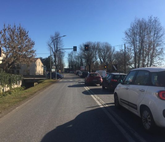 Gambarara, passaggio a livello guasto: traffico paralizzato nella zona nord di Mantova