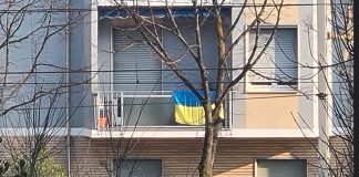 In città spuntano bandiere ucraine sui balconi