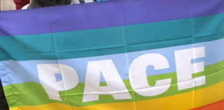 Ucraina, Mantova scende in piazza per dire no alla guerra. Il vescovo Marco in preghiera con la comunità greco-cattolica