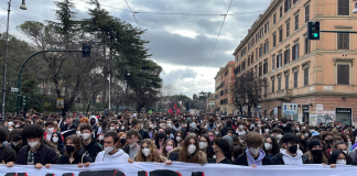 Scuola: ‘gli immaturi siete voi’, 5mila studenti a Roma marciano da Piramide verso il Mi