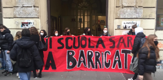 Raduno studenti davanti ai licei della Capitale, picchetti al Tasso impediscono ingresso