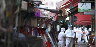 Covid, a Hong Kong record 1.161 contagi: primi morti da 6 mesi