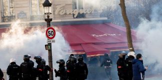 Francia, protesta no vax: 97 arresti e 513 richiami verbali