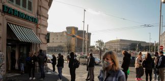 Covid, Europa allenta misure. Italia, domani via mascherine all’aperto