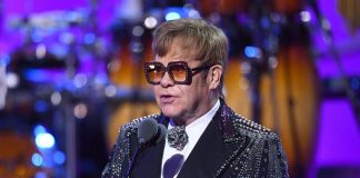 Elton John, paura in volo: guasto all’aereo