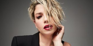 Sanremo 2022, Emma e gesto femminista: “Sono donna libera e ci metto sempre la faccia”